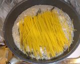 鶏肉と春菊の醤油バターパスタ作り方2写真
