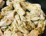 鶏肉とショートパスタのバジルソース炒め作り方1写真