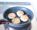 朝食・おつまみに【ツナマヨ焼きごはん】作り方4写真