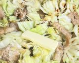 豚バラとキャベツのガリバタ醤油炒め 🐷✨作り方6写真