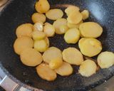 簡単🌟じゃがいもとソーセージのカレー炒め作り方6写真
