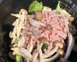 鶏挽肉とブロッコリーとしめじの豆乳スープ作り方2写真