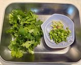 レモンを添えた彩りエスニックそぼろ丼作り方3写真