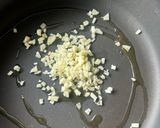 鮭ときのこの豆乳ワンパンパスタ作り方1写真