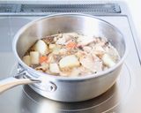 煮詰め不要【鶏大根と練り物の煮物】作り方6写真
