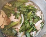 春菊と鶏むね肉の簡単白だしうどん作り方5写真