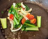 【簡単夕食】柔らか鶏胸肉と小松菜と卵の炒め物作り方5写真