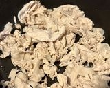 時短調理。豚肉とマッシュルームの塩レモン焼きそば作り方5写真