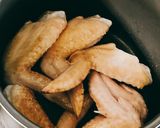 簡単。手羽先と白菜の優しい味スープ。作り方1写真