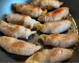 市販の餃子で簡単！旨味溢れる絶品肉巻き作り方3写真