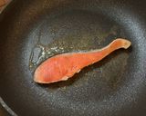 簡単！生鮭で作る鮭レタスチャーハン作り方3写真