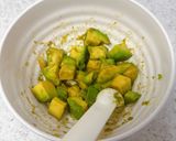アボカドのわさび醤油和え♪ウニのせ作り方2写真