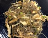 糸こんにゃくときのこのバター醤油炒め作り方4写真