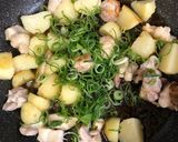鶏モモ肉とじゃがいもの甘辛炒め作り方4写真