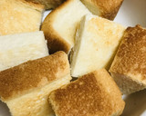 マヨネーズ＆ソースのたこ焼き風トースト作り方1写真