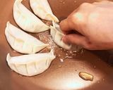 野菜たっぷり☆カリカリジューシー円盤餃子作り方22写真