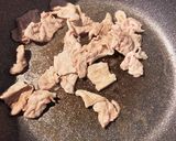 豚ばら肉と玉ねぎのごま味噌炒め作り方3写真