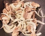 豚ばら肉と玉ねぎのごま味噌炒め作り方4写真