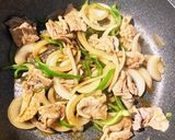豚ばら肉と玉ねぎのごま味噌炒め作り方6写真