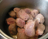 デミ缶で簡単♪牛肉ときのこの赤ワイン煮作り方1写真