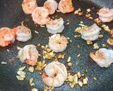 えびとホールトマトのバジルが香るパスタ作り方3写真