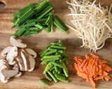 モチシャキ【豚と五目野菜の焼きそば】作り方1写真
