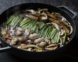 醤油だしで野菜を食べるもつ鍋作り方6写真