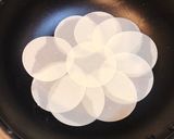 【簡単】餃子の皮deピザ　照り焼きチキン作り方4写真