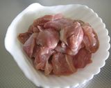 鶏肉とさつま芋のミルク味噌煮作り方1写真
