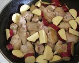 鶏肉とさつま芋のミルク味噌煮作り方4写真