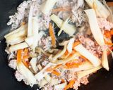簡単!ひき肉とマロニーのピリ辛炒め作り方6写真