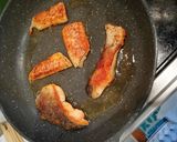 鮭ハラス切り落とし焼きと白ご飯作り方3写真