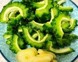 ゴーヤと豚肉のガーリックアンチョビ炒め作り方1写真
