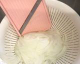 材料２つ、ピーマンと玉ねぎの簡単サラダ作り方2写真