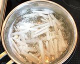 大根と油揚げの味噌汁作り方1写真