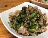 香ばしい豚バラで旨味UP!薄切ゴーヤ炒め作り方3写真
