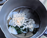 大根とわかめと揚げ玉の味噌汁作り方4写真