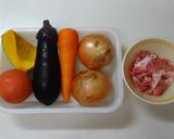 ≪学校給食≫夏野菜カレー作り方1写真