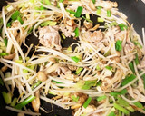 豚肉とモヤシときのこの中華風炒め♡作り方1写真