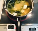 ほっとするシンプル豆腐とワカメの味噌汁作り方3写真
