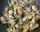 牡蠣と卵と舞茸の蒸し焼き作り方10写真