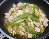 簡単！鶏ももとオクラのピリ辛炒め作り方4写真