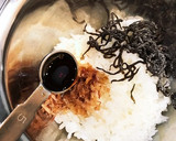 旨味たっぷり☆かつおと昆布のおにぎり作り方3写真