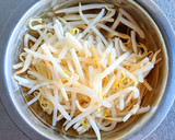 豚バラ肉ともやしの牡蠣だし醤油炒め作り方2写真
