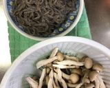 糸こんにゃくとしめじのピリ辛炒め作り方2写真