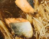 鮭切り身＆エノキの赤味噌汁●スプラウト添作り方4写真