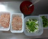 鶏ひき肉とバジルのエスニック炒め作り方1写真