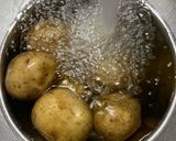 おかずになるピリ辛味噌だれ梨ポテサラ作り方1写真