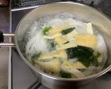 玉ねぎ・ワカメ・油揚げのお味噌汁作り方3写真