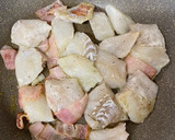焼きタラとベーコンの旨塩チーズ炒め作り方3写真